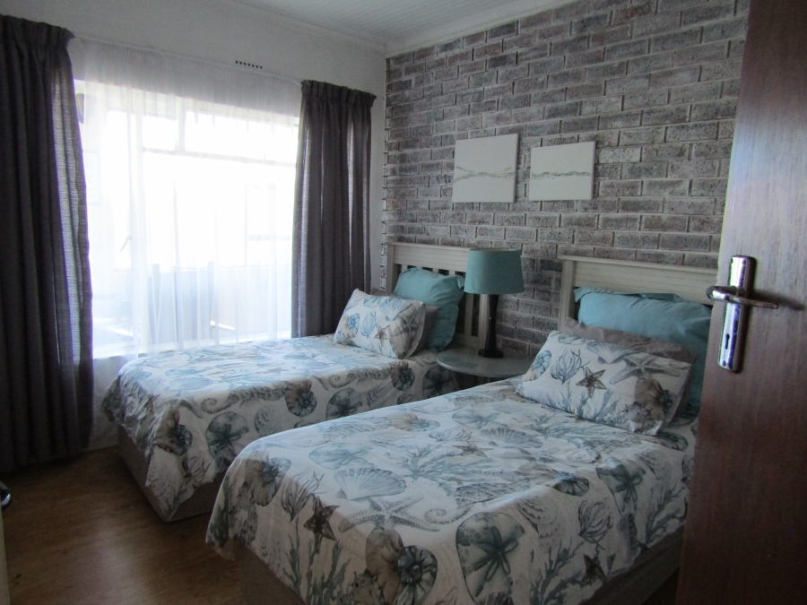 5 Bedroom Property for Sale in Oyster Bay Eastern Cape